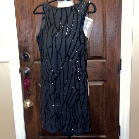 Caramela  Medium Black V-Neck Sleeveless Cocktail Mini with Pattered Sequins - Picture 15 of 16